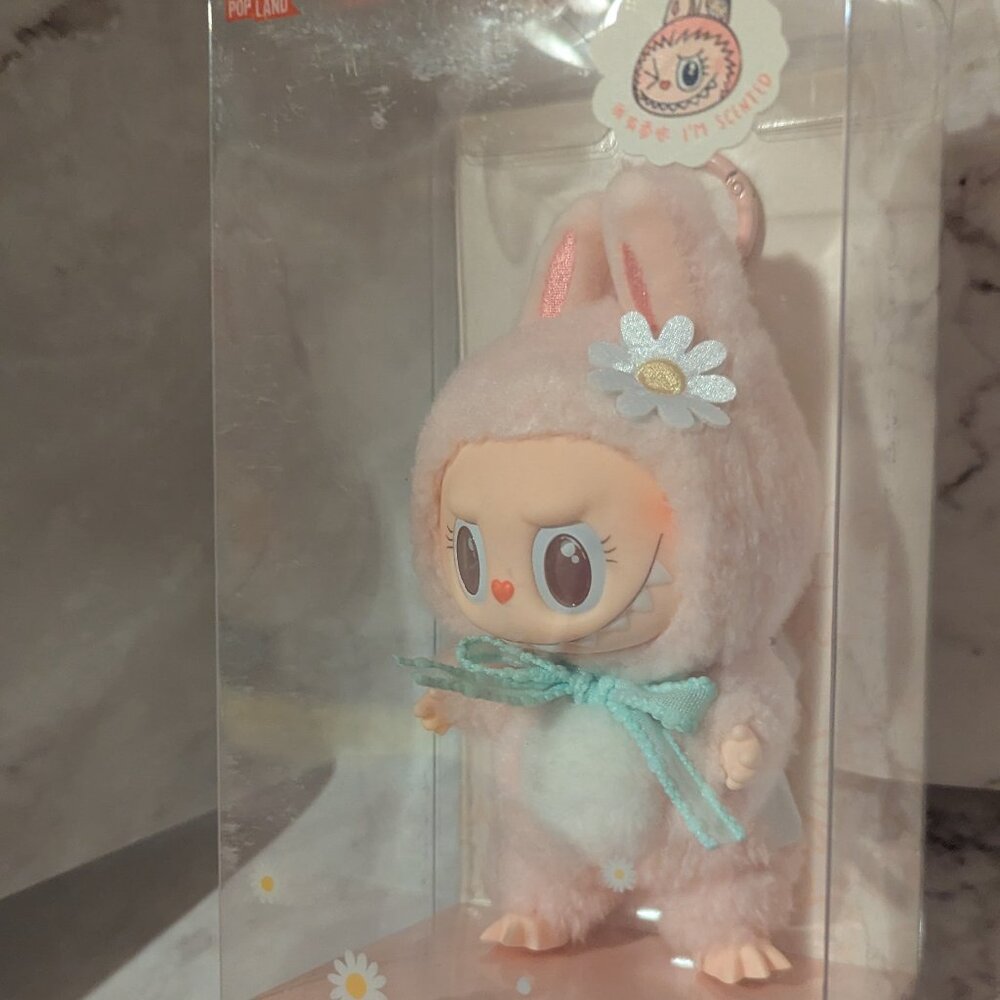 EXCLUSIVE Close To Sweet Mokoko Vinyl Plush Pendant - Picture 6 of 9